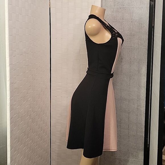 ENFOCUS STUDIO SLEEVELESS COLORBLOCK ROUND NECK LACE DESIGN DRESS - Picture 7 of 13